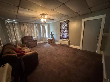 Main picture of 117 E 2nd St