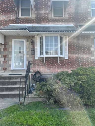 Main picture of 6643 Gillespie St