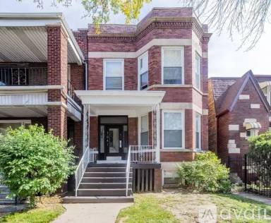 Main picture of 7041 S King Dr