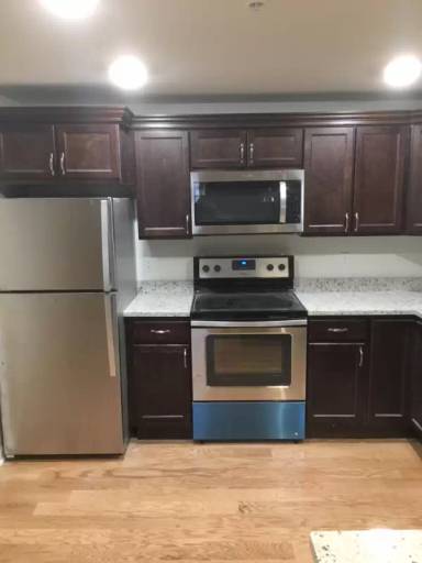 Main picture of 420 Broadway