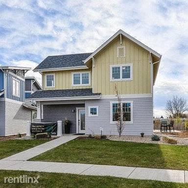 Main picture of 245 Urban Prairie St