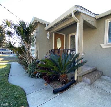 Main picture of 523 Warden Ave
