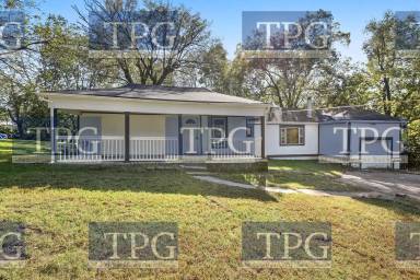 Main picture of 6103 E 84th St