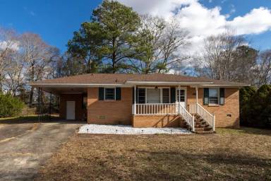 Main picture of 2411 Hunt Club Rd