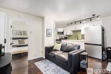 Main picture of 37 Gold Ave NW