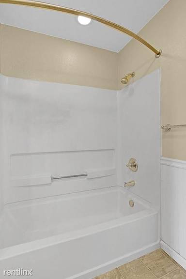 Main picture of 80 Cabot St