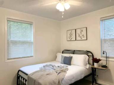 Main picture of 3617 Gill St