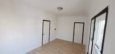 Main picture of 1418 E 41st Pl