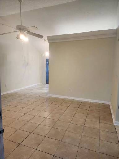 Main picture of 909 Colonial Cir