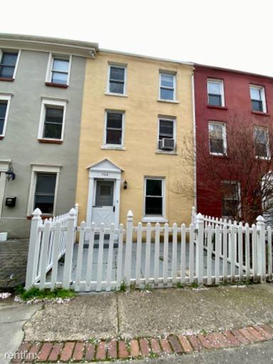 Main picture of 704 Miller St