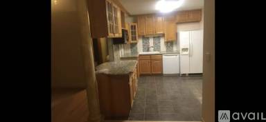 Main picture of 1910 Scott Ln