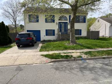 Main picture of 198 Village Dr