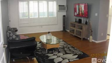 Main picture of 103 N Hayworth Ave
