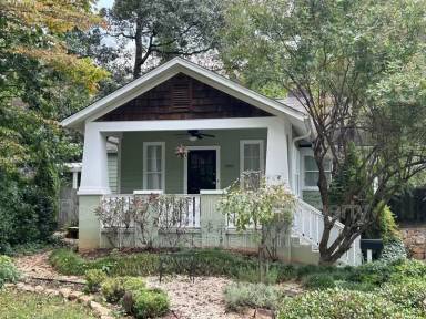 Main picture of 2451 Lyndhurst Ave