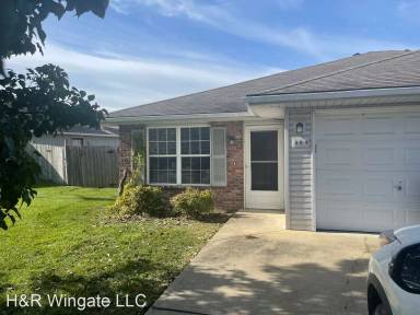 Main picture of 301 NW Woodbury Dr