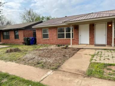 Main picture of 813 E Lindsey St