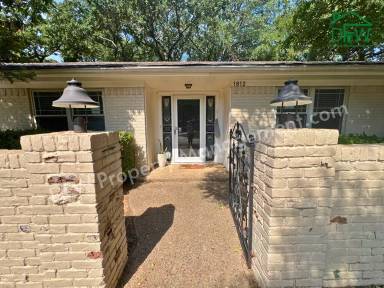 Main picture of 1812 Elmhurst Dr