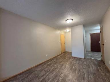 Main picture of 699 3rd St E