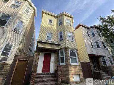 Main picture of 205 Chelsea St