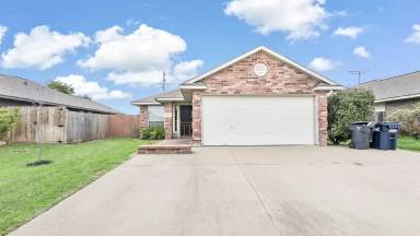 Main picture of 909 Bougainvillea St