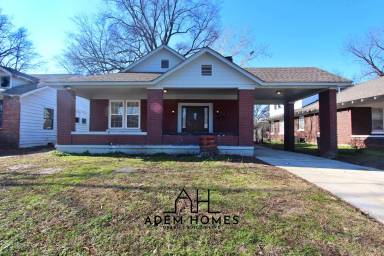 Main picture of 909 N Willett St