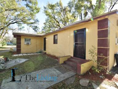 Main picture of 2406 Southwest Rd