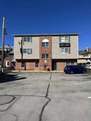 Main picture of 713 School St
