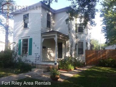 Main picture of 224 W 1st St