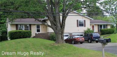 Main picture of 715 Logan Rd