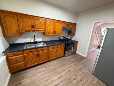 Main picture of 740 Middle Ave