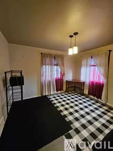 Main picture of 106 E Horton St