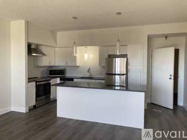 Main picture of 1000 Galapago St