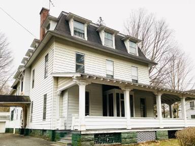 Main picture of 130 Meadow St