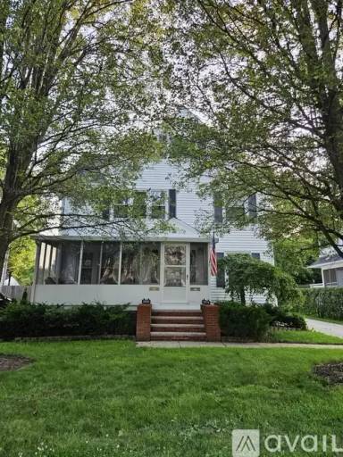 Main picture of 3878 W 160th St