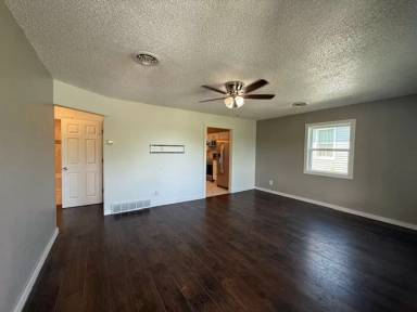 Main picture of 801 W 5th St