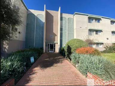 Main picture of 8511 Balboa Blvd