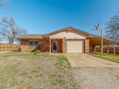 Main picture of 20171 SE 15th St