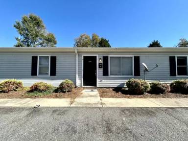 Main picture of 403 Needle Ct