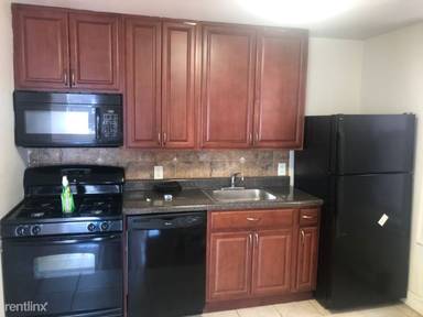 Main picture of 25 E 17th St