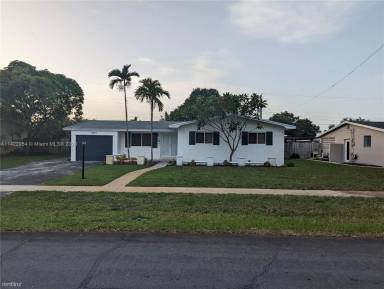Main picture of 5261 SW 4th St