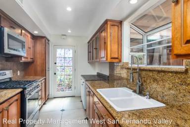 Main picture of 16442 Halsey St