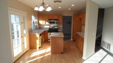 Main picture of 674 Viewtop Ln