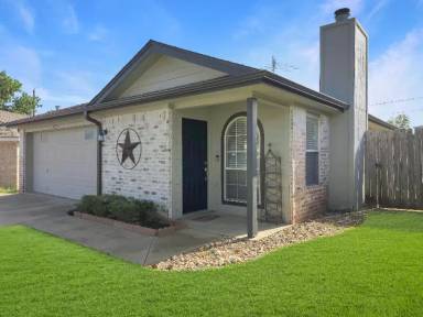 Main picture of 2210 Montrose Cir