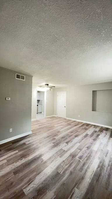 Main picture of 2118 E 77th Ter