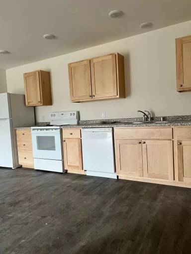 Main picture of 231 Railroad St