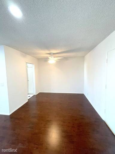 Main picture of 144 S Doheny Dr