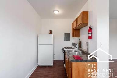 Main picture of 3156 W Warren Blvd