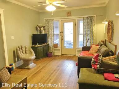 Main picture of 221 W 37th St