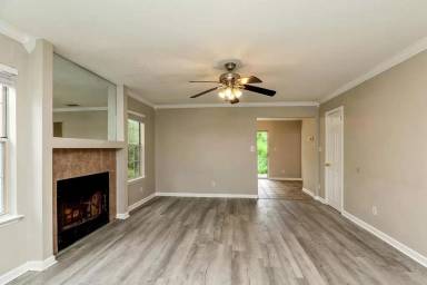 Main picture of 3036 Yorktown Cir