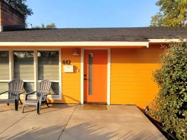 Main picture of 442 NE Hawthorne Ave